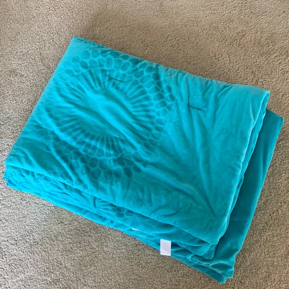 Aqua blue light turquoise twin comforter Xhilaration - plush, fuzzy, and comfy - Picture 1 of 10